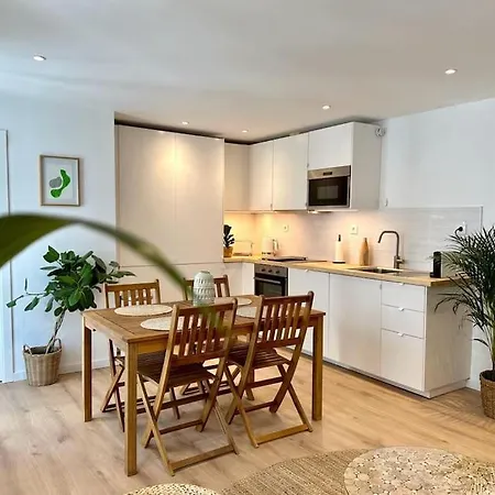Apartment Duplex 2 Min From The *